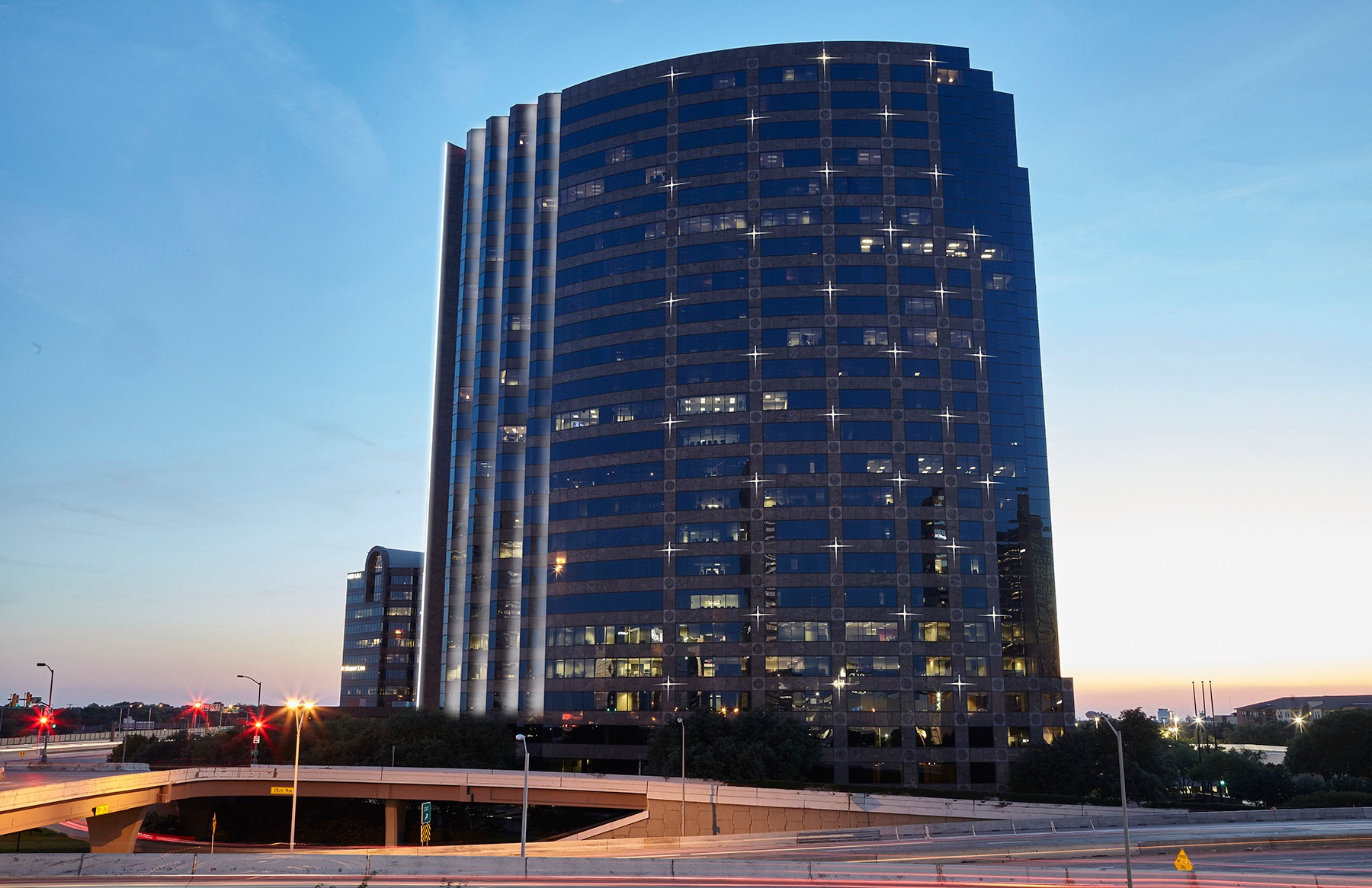 Bright Idea Pinnacle Tower Redo on Dallas North Tollway to Include