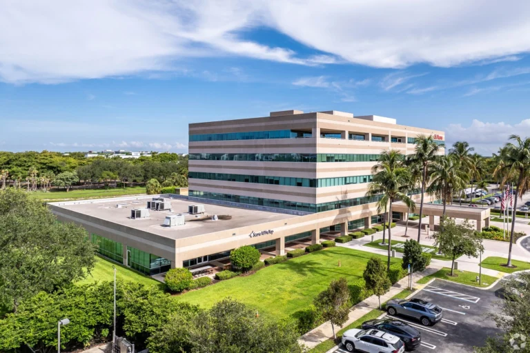 Stream Realty Partners Secures Long-Term Lease Renewal for Score At The Top at 900 Broken Sound in Boca Raton, FL