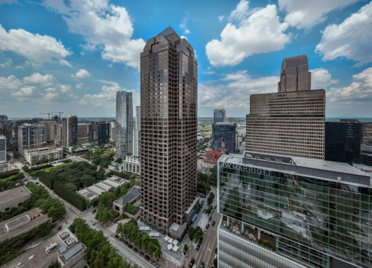 Stream Realty Partners Announces Leasing Momentum at Trammell Crow Center in Dallas Arts District